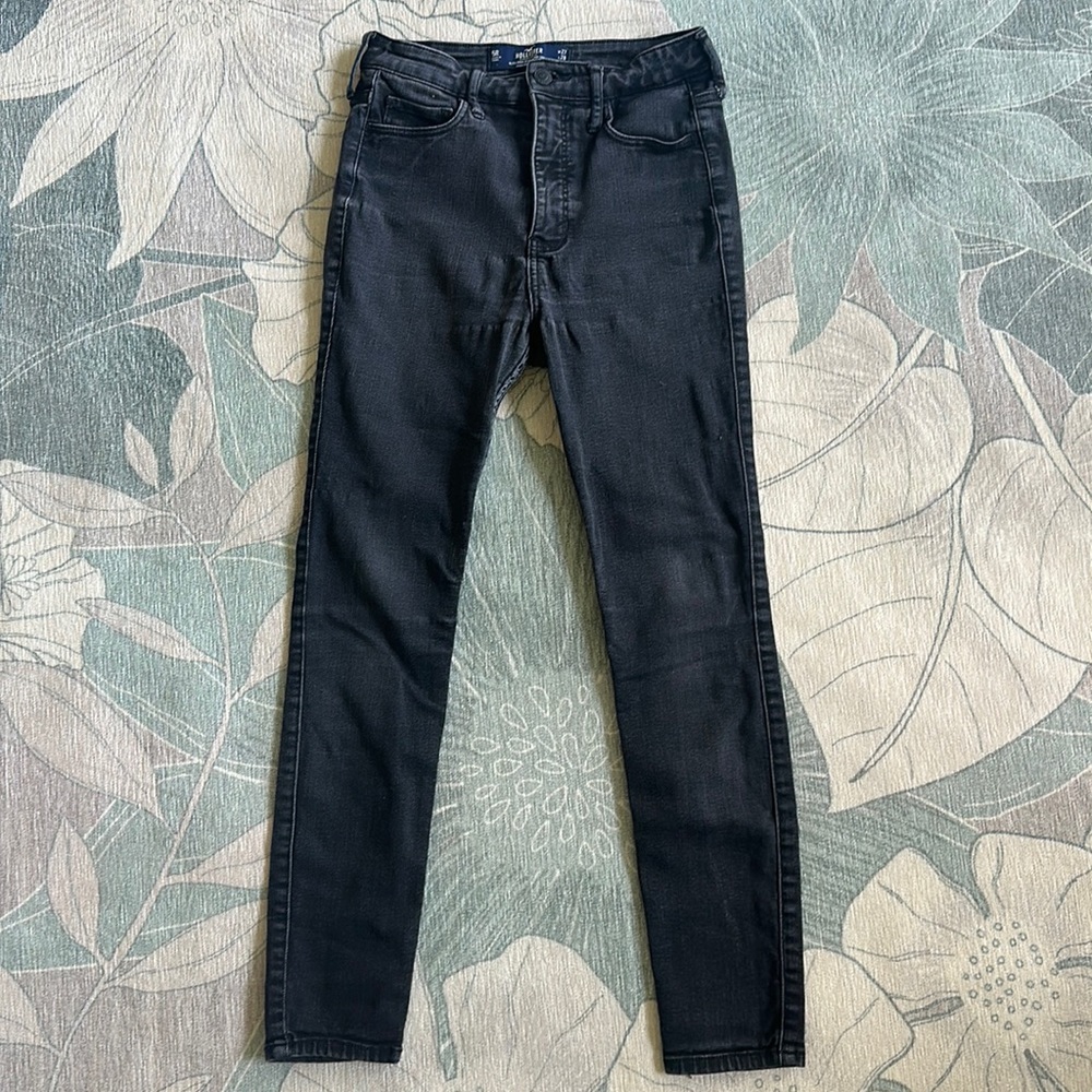 Hollister Ultra High Rise Super Skinny Soft Stretch - Sz 5R. Excellent cond.